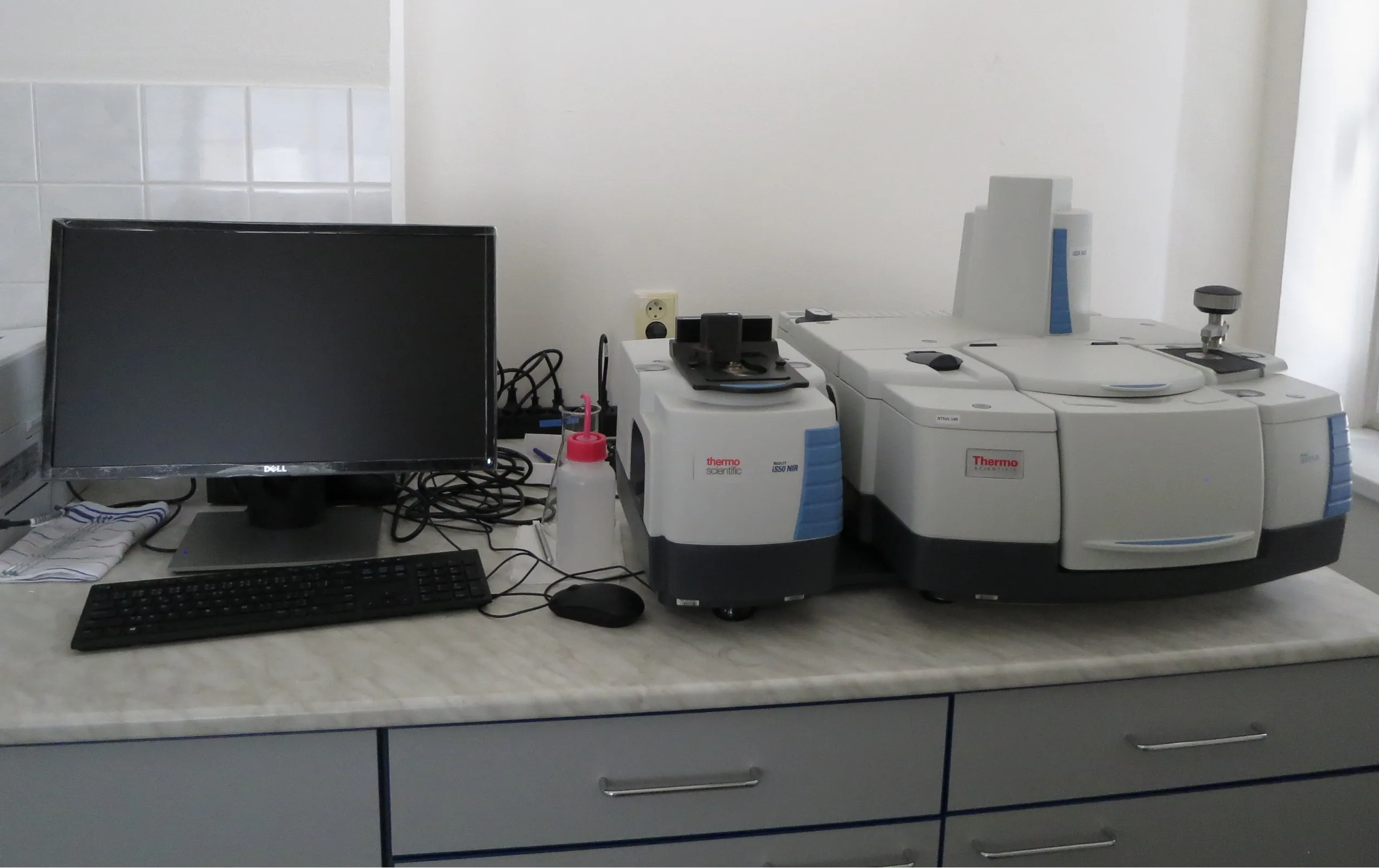 Infrared spectrometer for identity and adulteration screening